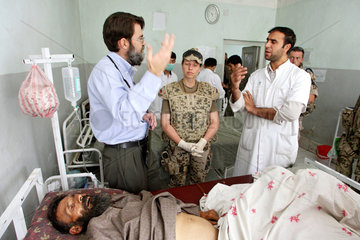 Faisabad  Afghanistan  Aerztin im Hospital von Faisabad