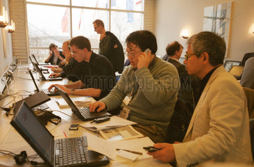Journalisten im internationalen Pressezentrum