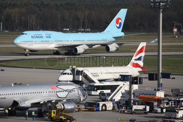 Frankfurt am Main  Deutschland  NIKI  British Airways und Korean Air auf dem Flughafen