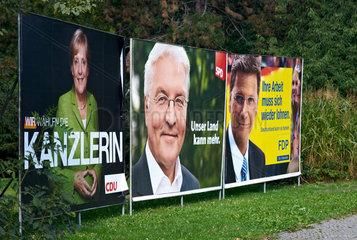 Berlin  Deutschland  Grossplakate zur Wahl von der CDU  SPD und FDP