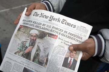 New York City  USA  Schlagzeile zum Tod Osama Bin Ladens
