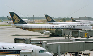 Flugzeuge von Singapore Airlines auf dem Changi International Airport in Singapur