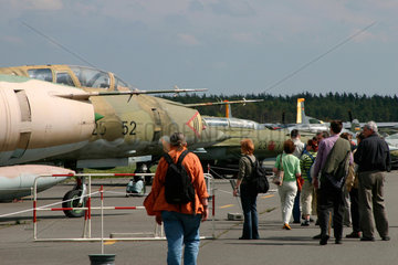 Berlin  ausgemusterte Militaerflugzeuge im Luftwaffenmuseum