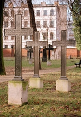 Eisenkreuze auf Friedhof  Berlin  Deutschland