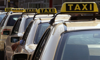 Koeln  Symbolfoto Taxis