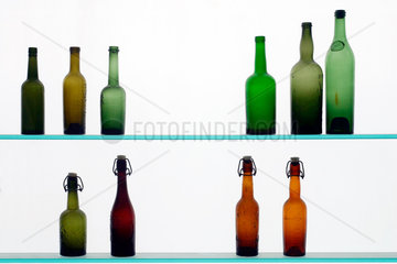 Berlin  historische Glasflaschen im Zuckermuseum