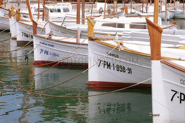 Mallorca  Spanien  Fischerboote im Hafen von Soller