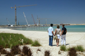 Touristen besichtigen die Baustelle der Palm Jumeirah  Dubai