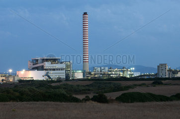 Porto Torres  Italien  das thermoelektrische Kraftwerk Fiume Santo der E. ON Gruppe