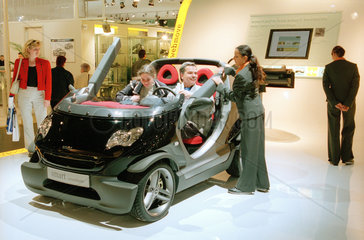 Smart praesentiert das Modell Crossblade auf der Messe Auto Mobil International