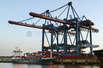 Hamburg  der Containerhafen der Hansestadt