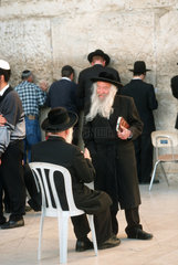 Orthodoxe Juden an der Klagemauer.