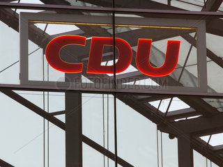 Das CDU Logo an der Bundesgeschaeftsstelle der CDU in Berlin