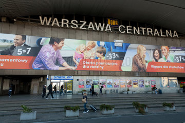 Warschau  Polen  Werbeplakat der PKP Intercity am Hauptbahnhof Warszwa Centralna