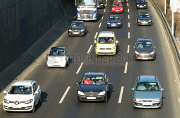 Berlin  Deutschland  Rush Hour auf der Stadtautobahn A100 in Hoehe Kaiserdamm