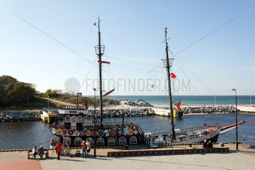 Kolberg  Polen  das Piratenschiff im Kolberger Hafen