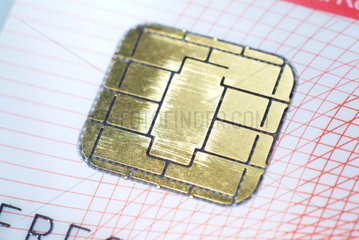 Goldglaenzender Chip einer Geldkarte