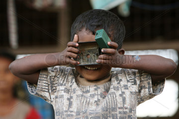 Batticaloa  Sri Lanka  spielender Junge