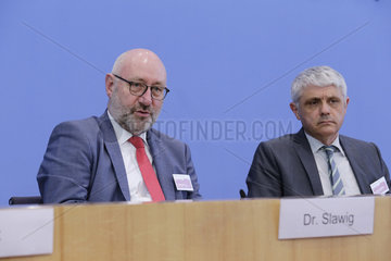 Bundespressekonferenz zum Thema: Aktionsbuendnis Fuer die Wuerde unserer Staedte fordert Bund und Laender auf  das Altschuldenproblem zu loesen