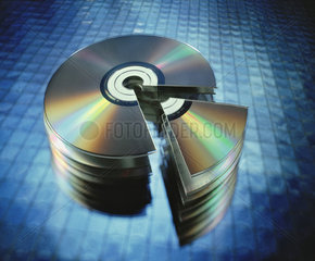 Hamburg  Deutschland  CD-Rom-Stapel mit ausgeschnittenem Kreissegment