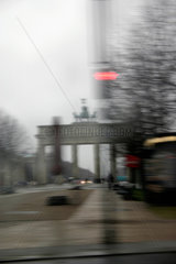 Berlin  Brandenburger Tor bei Regen