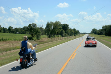 Catoosa  USA  Motorradfahrer mit Sozius