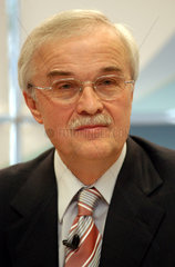 Dr. Hubertus Erlen  Vorstand der Schering AG