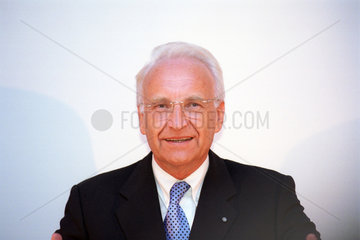 Dr. Edmund Stoiber auf der Cebit 2002