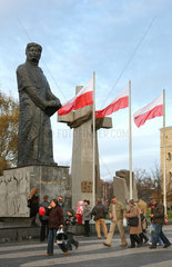 Posen  Polen  der Adam-Mickiewicz-Platz am Tag der Unabhaengigkeit