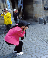 Japanische Touristen mit ihren Fotoapparaten m