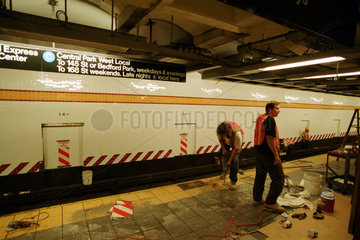 New York  USA  Arbeiten in U-Bahn-Tunnel