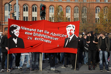 Berlin  Deutschland  Schueler protestieren fuer eine bessere Bildungspolitik