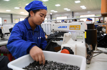 CHINA-DONGXIANG-POVERTY ALLEVIATION WORKSHOPS (CN)