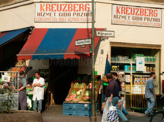 Berlin  Tuerkischer Lebensmittelladen in Kreuzberg