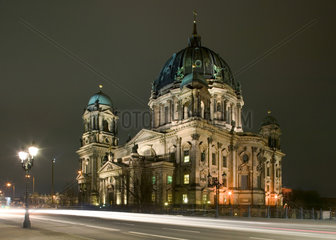 Berlin  Berliner Dom bei Nacht
