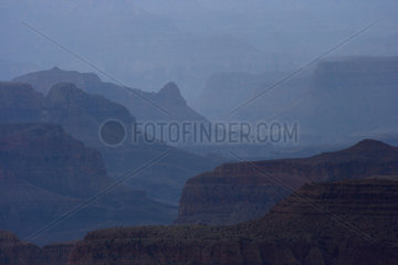 Flagstaff  USA  Silhouetten der Erdformationen im Grand Canyon