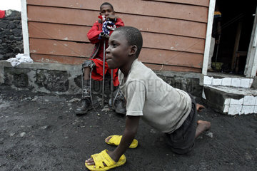 Goma  Demokratische Republik Kongo  Jungen im Heim des Orthopaedie-Projektes