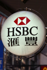 Logo der HSBC Bank in Englisch und Chinesisch