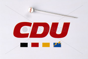CDU Logo und CDU Anstecknadel