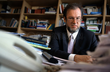 Prof. Dr. Birger P. Priddat - Universitaet Witten Herdecke