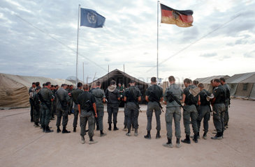 Bundeswehr- UNOSSOM 2- Feldgottesdienst in Somalia.