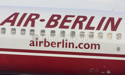 Das Logo der Fluggesellschaft Air Berlin auf einer Maschine