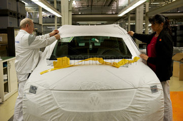 Wolfsburg  Deutschland  ein verpackter VW-Tiguan bereit fuer den Export