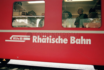 Davos  Schweiz  Waggon der Rhaetischen Bahn im Bahnhof Davos Platz