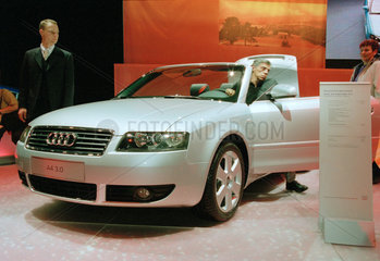 Audi zeigt das neue A4 Cabrio auf der Messe Auto Mobil International