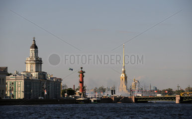 Sankt Petersburg  Russland  Goldener Turm der Peter-und-Paul-Kathedrale