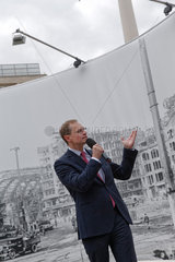 Berlin  Deutschland  Berlins Buergermeister Michael Mueller  SPD  eroeffnet die Ausstellung Mai 45 - Fruehling in Berlin