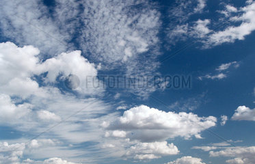 Wolken und blauer Himmel