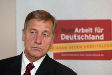 Minister Wolfgang Clement  ARBEIT FUER DEUTSCHLAND