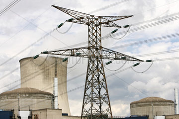 Cattenom  Frankreich  Kuehltuerme des franzoesischen Kernkraftwerkes Cattenom